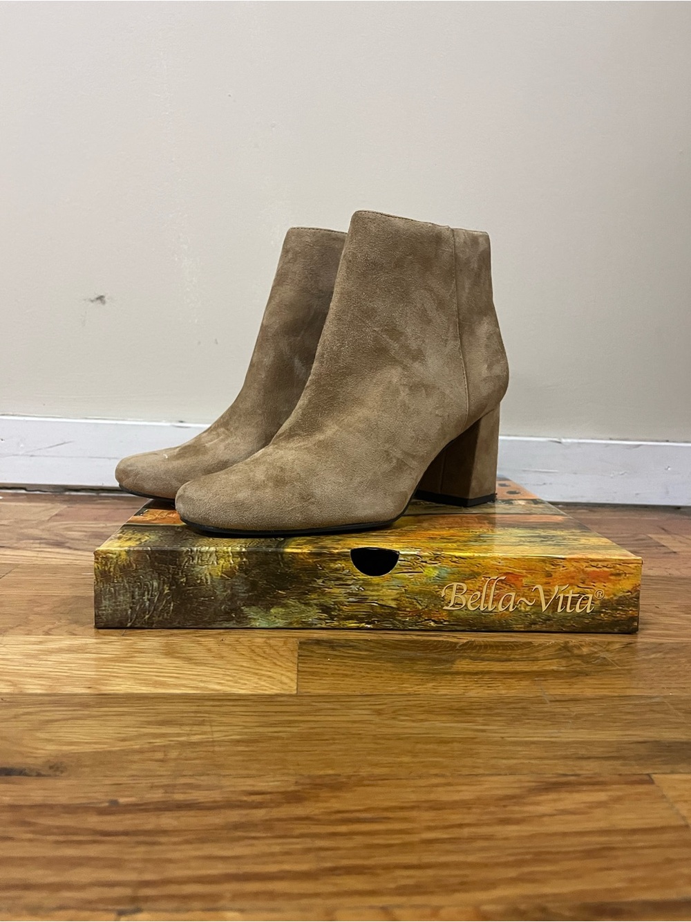Bella Vita Wilma Women's Suede Ankle Boots in Light Brown - Block Heel sz8
Size